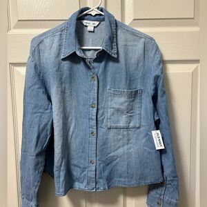Old Navy Light Blue Denim Shirt - the cropped shirt